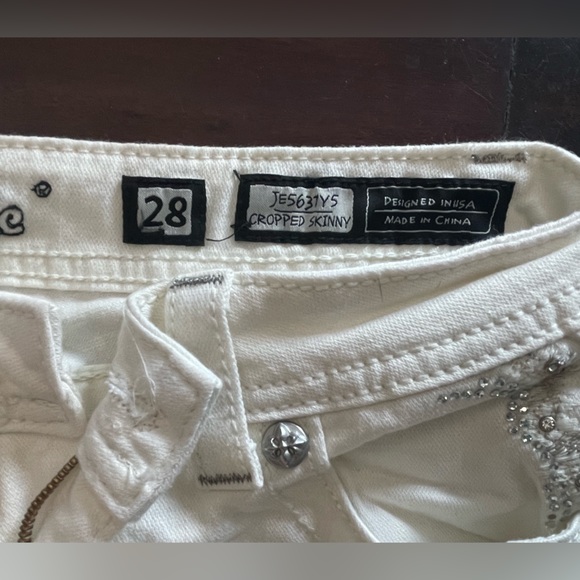 Miss Me Capri 28 - Picture 4 of 4